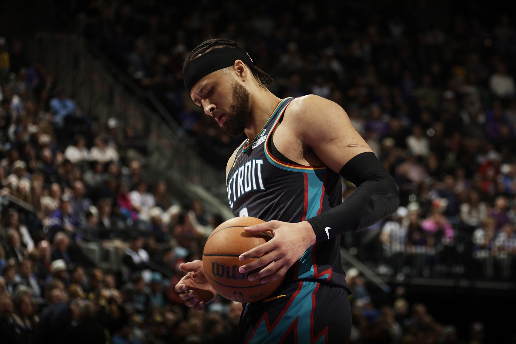 开云体育下载网址-16中3&amp;三分7中0得10分！奥特：我们换防坎宁安对他进行持球压迫