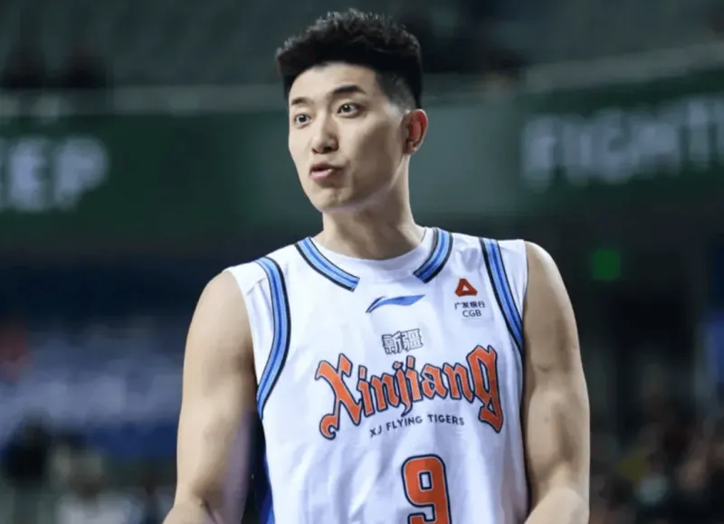 开云体育下载APP-吴冠希带伤出战10中9砍下19分8篮板，最后时刻关键两罚不中