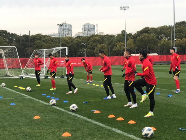 国足分组开练李金羽陈洋各带一队 刘洋提前报到
